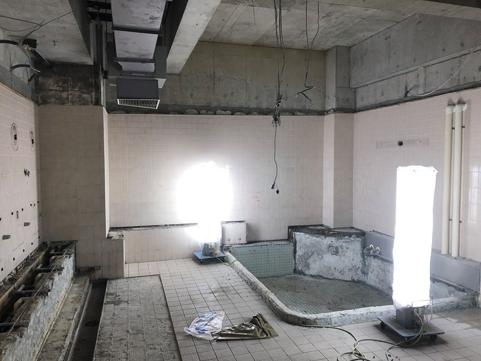 お風呂場の解体