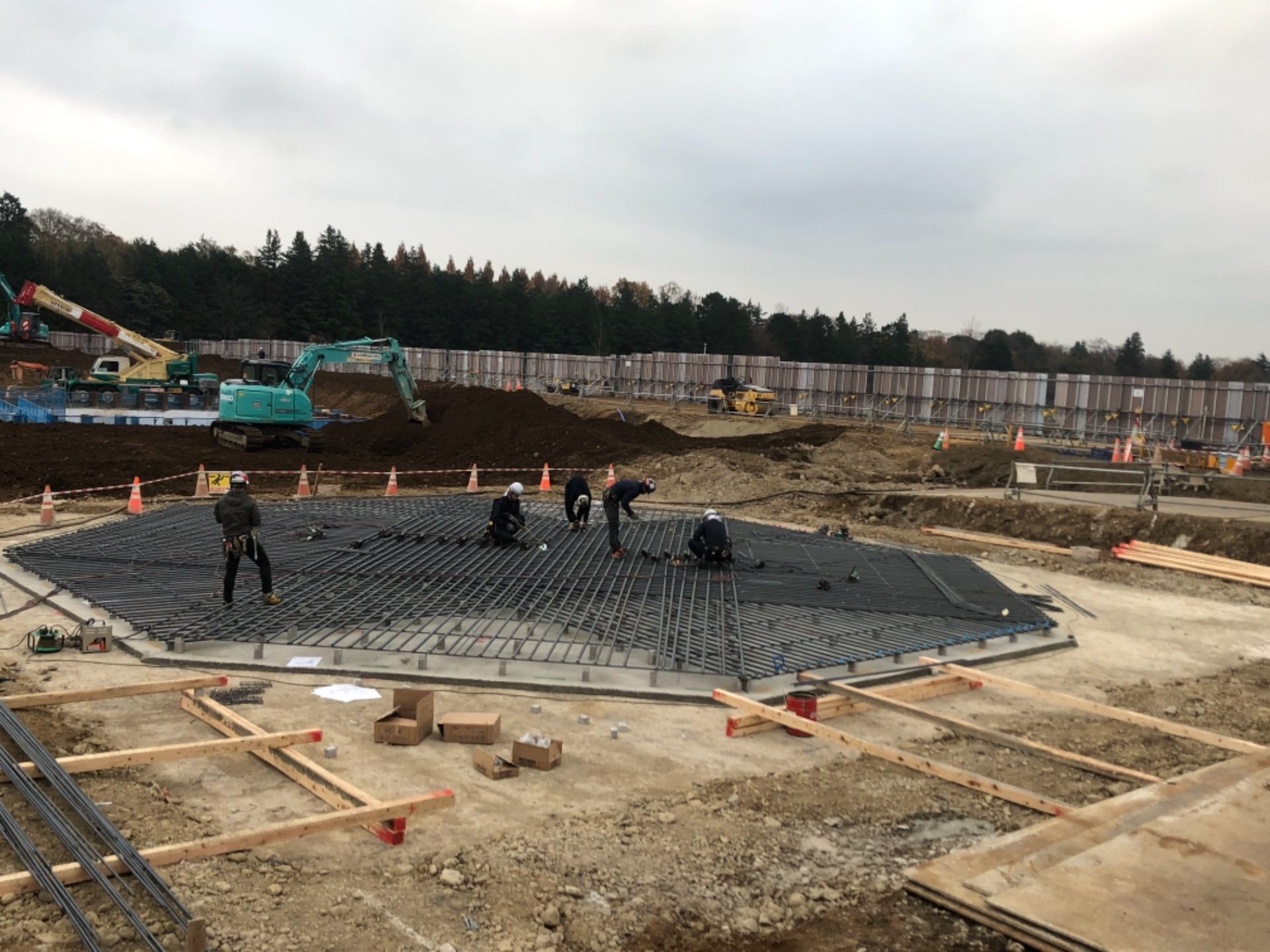 やっと始まりました　立川の大型現場